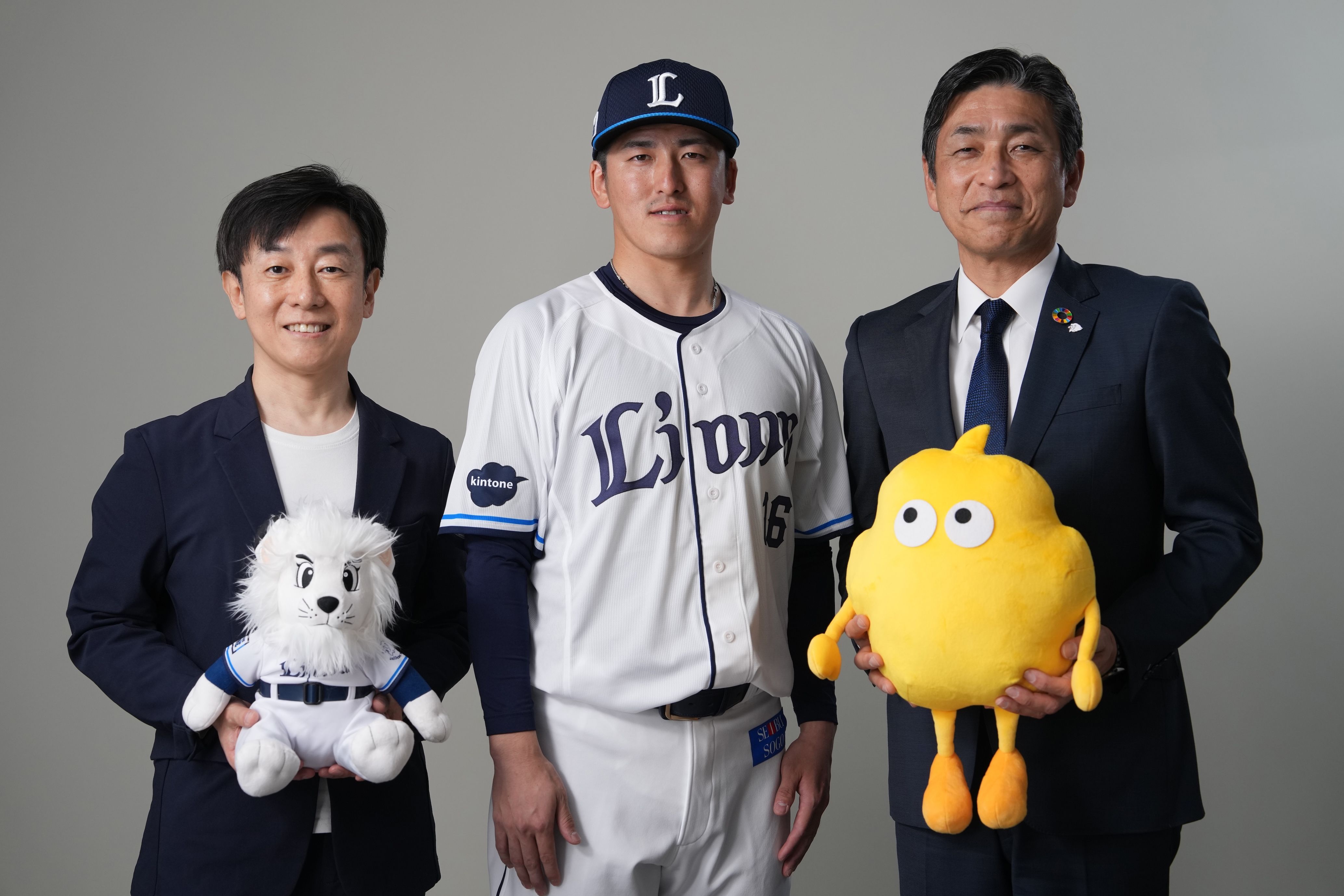 西武ライオンズ社長、隅田選手、サイボウズ青野の3ショット